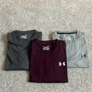 Under Armour Size Large short sleeved Loose Fit Heat Gear T-Shirts Lot (all 3)